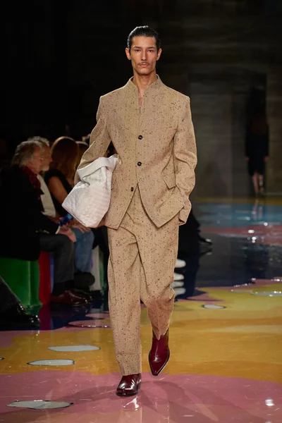 Look 50